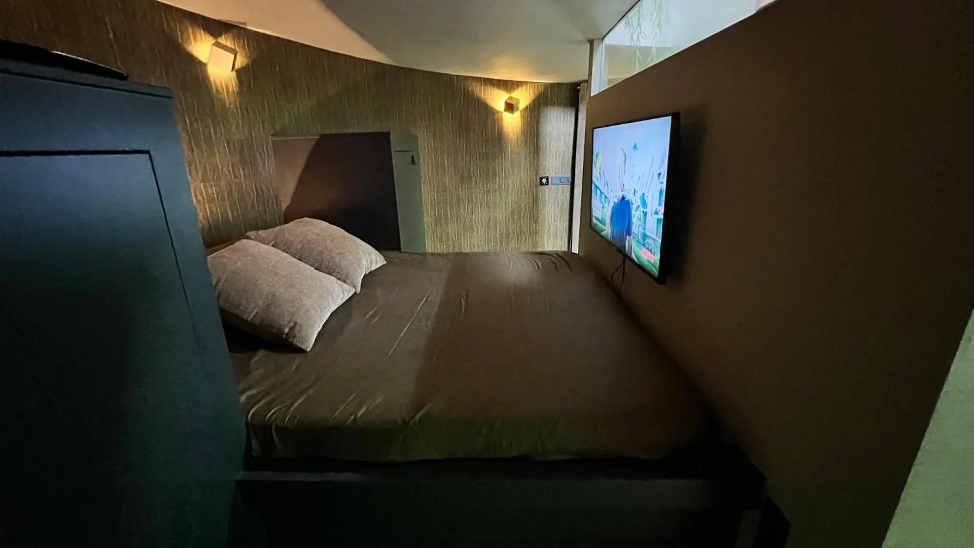 Boat & Boost Amsterdam Bed & Breakfast