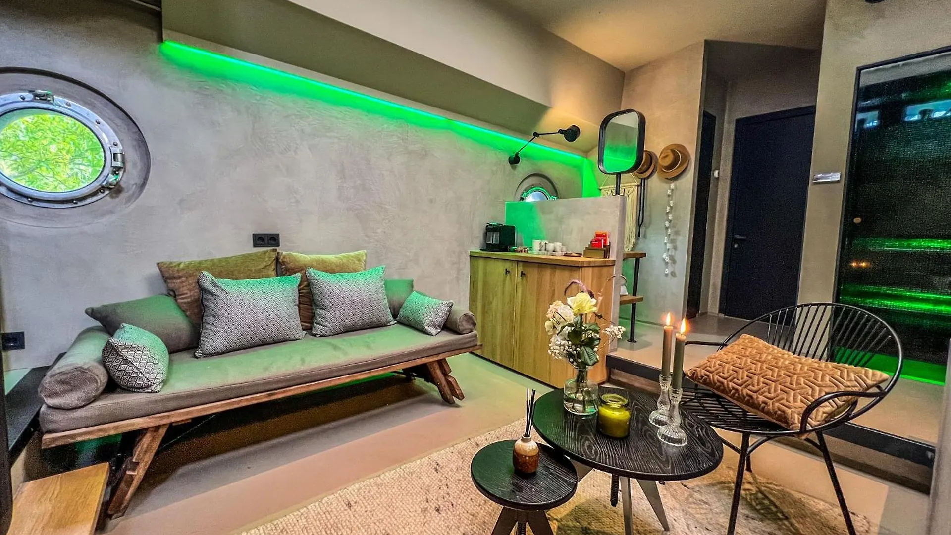 Boat & Boost Amsterdam Bed & Breakfast
